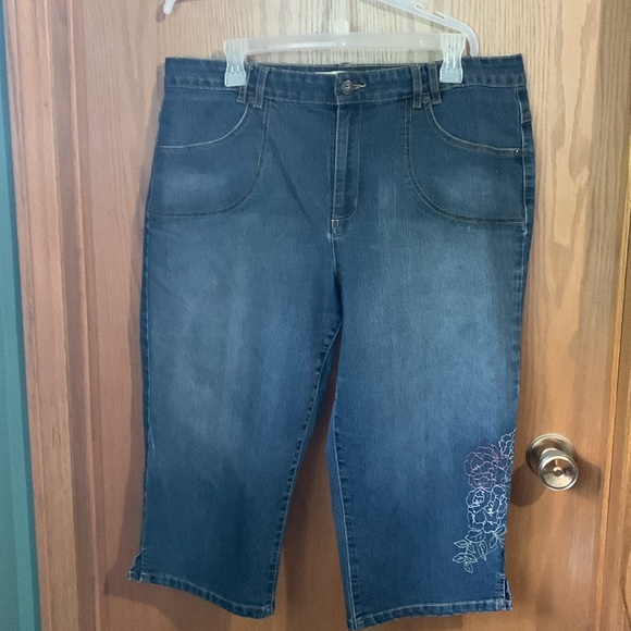 Blue Jean capri pants - Picture 4 of 5